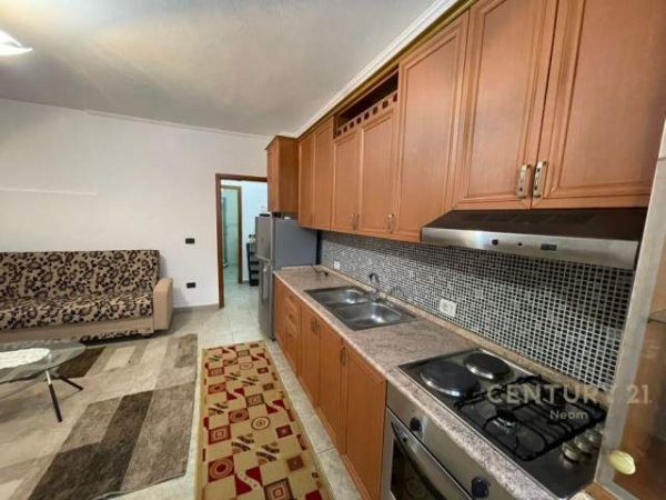 Tirane, jepet me qera apartament 1+1+BLK Kati 2, 65 m² 400 Euro (Pazari i Ri)