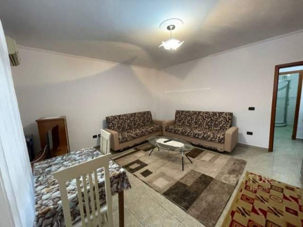 Tirane, jepet me qera apartament 1+1+BLK Kati 2, 65 m² 400 Euro (Pazari i Ri)