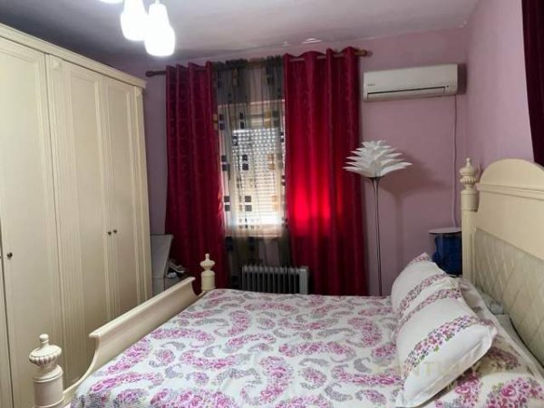 Tirane, jepet me qera apartament 2+1 Kati 5, 80 m² 400 Euro (Rruga e Barrikadave)
