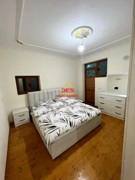 Tirane, jepet me qera apartament Kati 1, 100 m² 420 Euro (bektesh berberi)