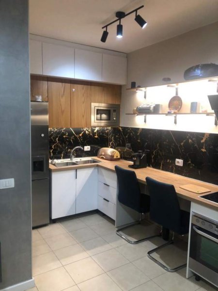 Tirane, jepet me qera apartament 1+1+BLK Kati 5, 400 Euro (Dafinave)