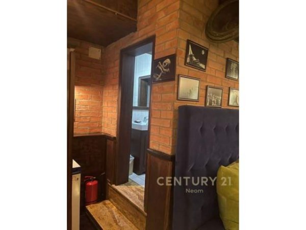 Tirane, jepet me qera ambjent biznesi Kati -1, 90 m² 1.300 Euro (Sheshi Wilson)
