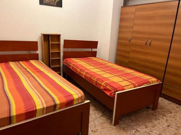Tirane, jepet me qera apartament 1+1+A Kati 2, 50 m² 400 Euro (Rruga Vaso Pasha)