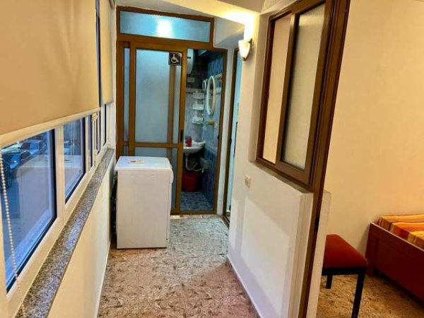 Tirane, jepet me qera apartament 1+1+A Kati 2, 50 m² 400 Euro (Rruga Vaso Pasha)
