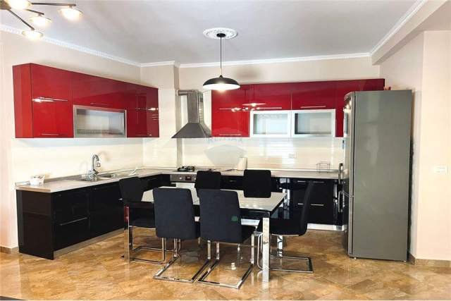 Tirane, jepet me qera apartament 2+1 Kati 2, 120 m² 600 Euro (Liqeni i Thate)