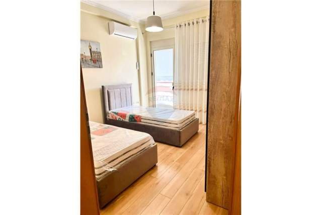 Tirane, jepet me qera apartament 2+1 Kati 2, 120 m² 600 Euro (Liqeni i Thate)