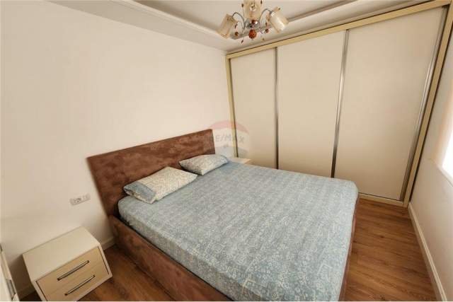 Tirane, jepet me qera apartament 1+1 Kati 8, 56 m² 500 Euro (Rruga e Kavajes)