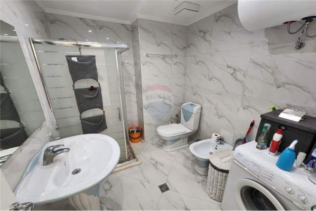 Tirane, jepet me qera apartament 1+1 Kati 8, 56 m² 500 Euro (Rruga e Kavajes)