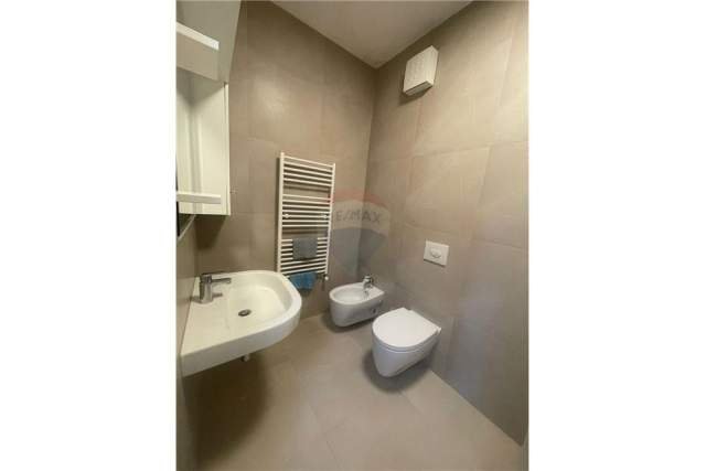 Tirane, jepet me qera apartament 2+1 Kati 7, 100 m² 1.300 Euro (Rruga e Elbasanit)