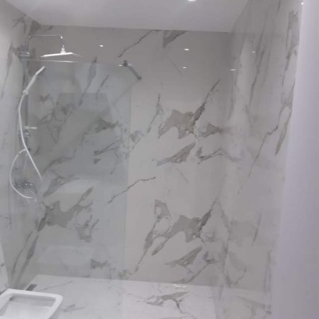 Tirane, shitet apartament 1+1 Kati 5, 575 m² 80.000 Euro (Rr. Bardhyl, buze unaze)