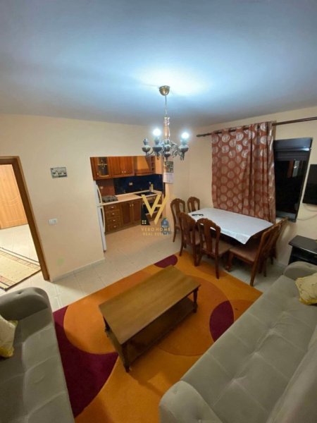 Tirane, jepet me qera apartament 3+1+Ballkon Kati 5, 90 m² 500 € (ALI DEMI)