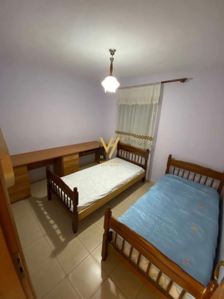 Tirane, jepet me qera apartament 3+1+Ballkon Kati 5, 90 m² 500 € (ALI DEMI)