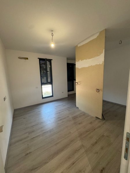 Tirane, jepet me qera zyre Kati 2, 56 m² 400 € 