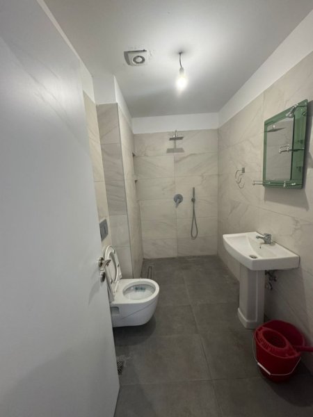 Tirane, jepet me qera zyre Kati 2, 56 m² 400 € 