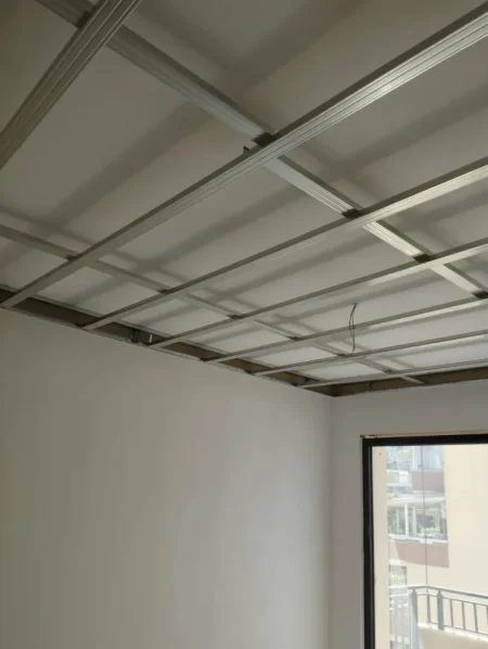 Tirane, njoftim Usta gipsi