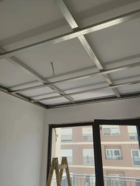 Tirane, njoftim Usta gipsi