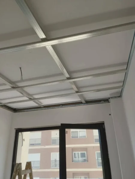 Tirane, njoftim Usta gipsi