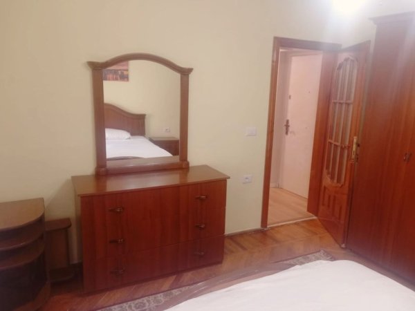 Tirane, jepet me qera apartament 1+1 Kati 3, 65 m² 550 € (Pjeter Budi)