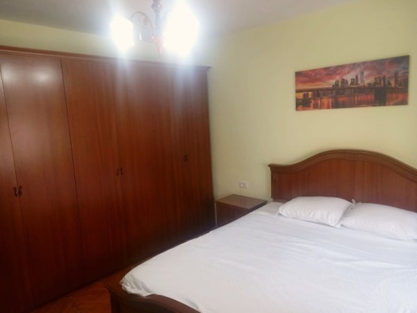 Tirane, jepet me qera apartament 1+1 Kati 3, 65 m² 550 € (Pjeter Budi)