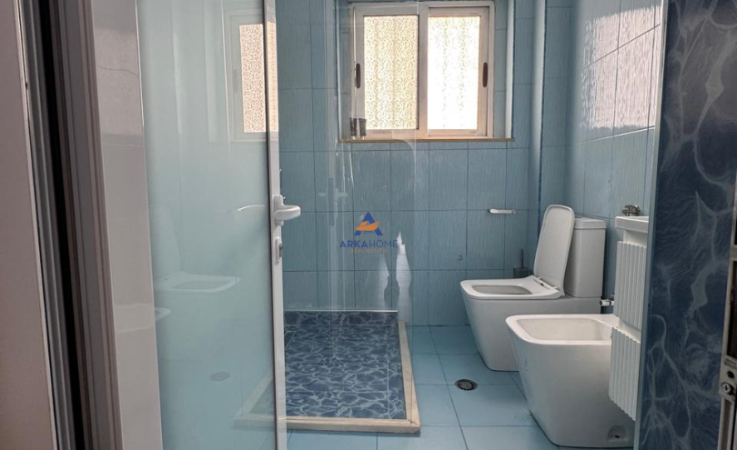 Tirane, jepet me qera apartament 2+1 Kati 2, 80 m² 1.200 € (TE KAFE FLORA, QENDER)