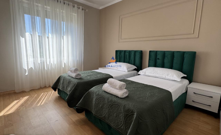 Tirane, jepet me qera apartament 2+1 Kati 2, 80 m² 1.200 € (TE KAFE FLORA, QENDER)
