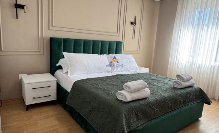 Tirane, jepet me qera apartament 2+1 Kati 2, 80 m² 1.200 € (TE KAFE FLORA, QENDER)