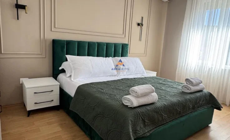 Tirane, jepet me qera apartament 2+1 Kati 2, 80 m² 1.200 € (TE KAFE FLORA, QENDER)