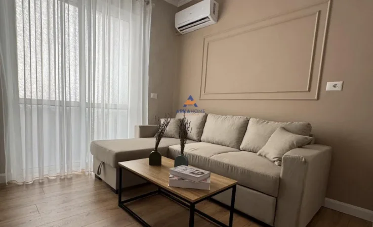 Tirane, jepet me qera apartament 2+1 Kati 2, 80 m² 1.200 € (TE KAFE FLORA, QENDER)