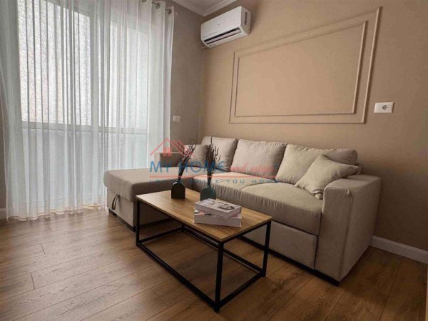 Tirane, jepet me qera apartament 2+1+Ballkon Kati 2, 80 m² 1.200 € (Qender)