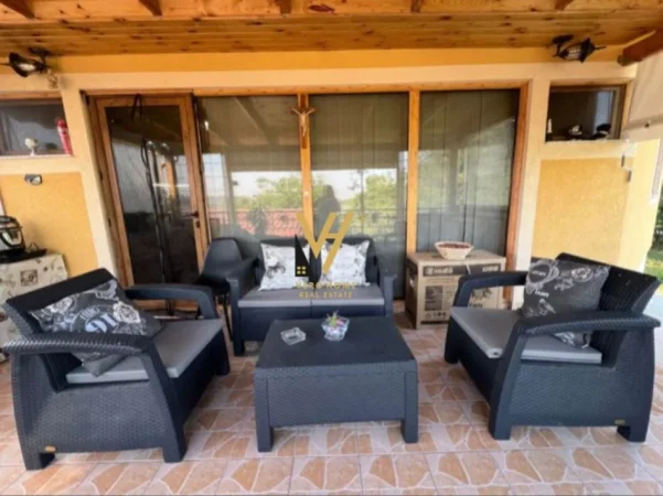 Tirane, shitet Vile 3+1 Kati 0, 120 m² 600.000 € (PETRELE)