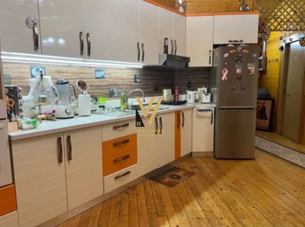 Tirane, shitet Vile 3+1 Kati 0, 120 m² 600.000 € (PETRELE)