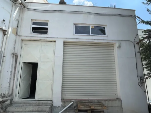 Tirane, jepet me qera magazine Kati 0, 500 m² 2.500 € 