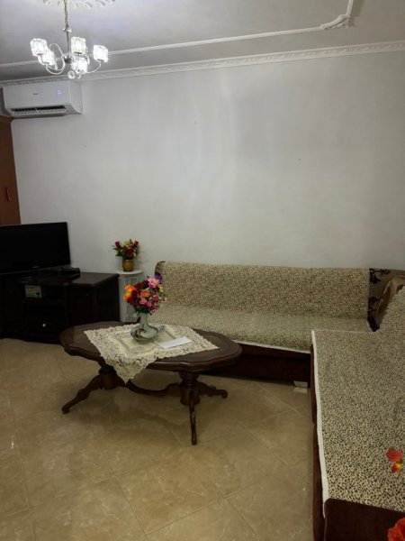Tirane, jepet me qera apartament 1+1+Aneks+Ballkon Kati 1, 400 €