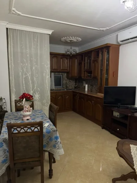 Tirane, jepet me qera apartament 1+1+Aneks+Ballkon Kati 1, 400 €