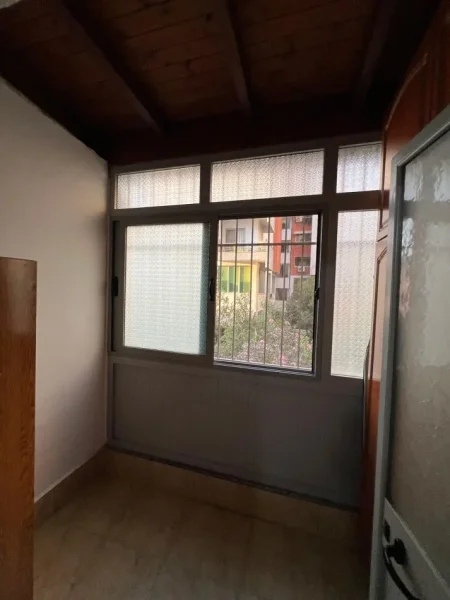Tirane, jepet me qera apartament 1+1+Aneks+Ballkon Kati 1, 400 €