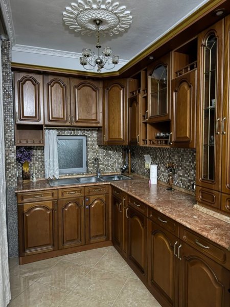 Tirane, jepet me qera apartament 1+1+Aneks+Ballkon Kati 1, 400 €