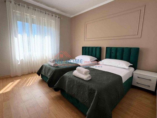 Tirane, jepet me qera apartament 2+1+Ballkon Kati 2, 80 m² 1.200 € (Qender)