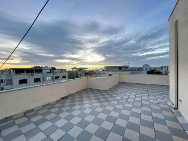 Tirane, shitet apartament 3+1+Ballkon Kati 8, 274 m² 175.000 € 