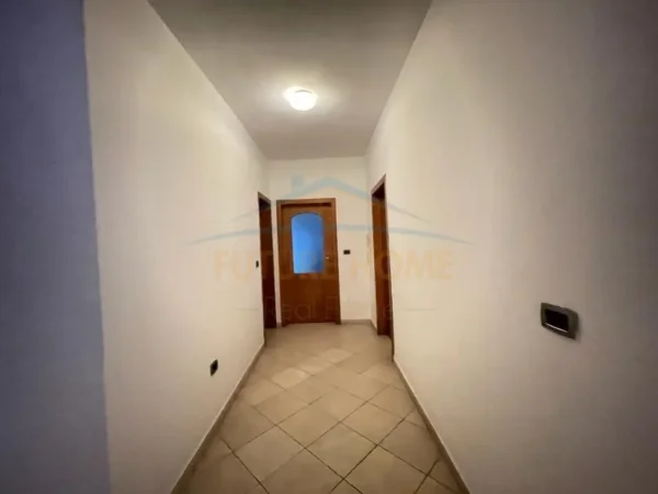 Tirane, shitet apartament 3+1+Ballkon Kati 8, 274 m² 175.000 € 