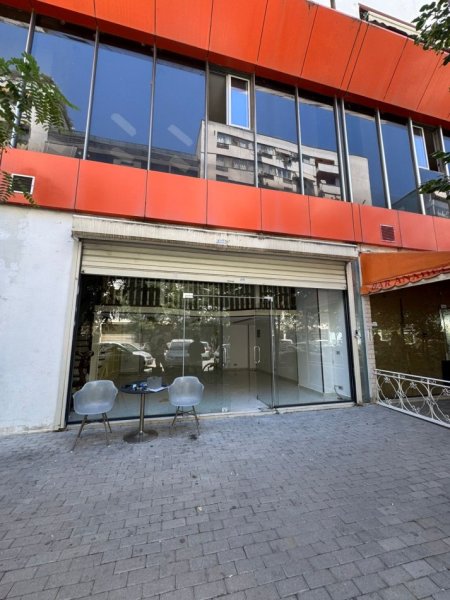 Tirane, jepet me qera ambjent biznesi Kati 0, 400 €