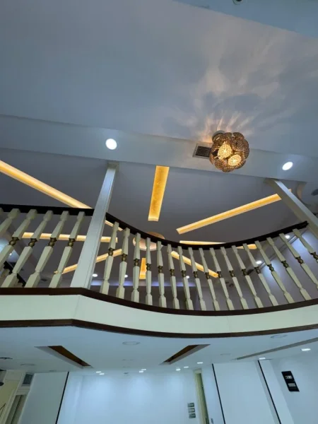 Tirane, jepet me qera ambjent biznesi Kati 0, 400 €