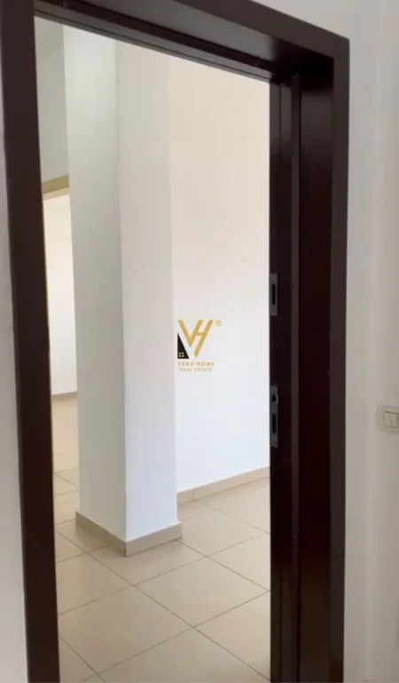 Tirane, jepet me qera zyre Kati 5, 75 m² 350 € (5 MAJI)