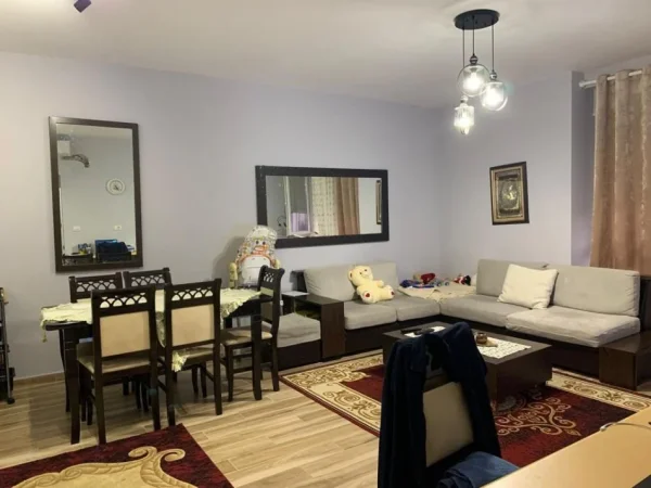 Tirane, shes apartament 2+1 Kati 4, 110 m² (Yzberisht)