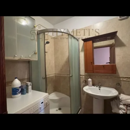 Tirane, jepet me qera apartament 2+1 Kati 5, 160 m² 650 € (Bulevardi Zhan D Ark)
