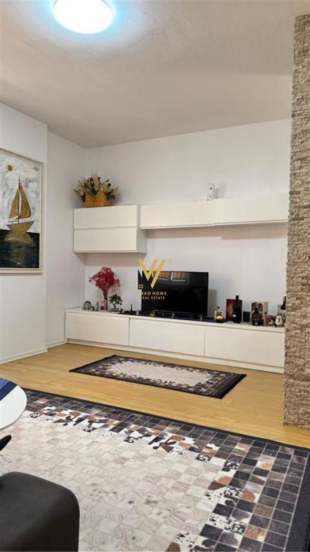 Tirane, jepet me qera apartament 1+1+Ballkon Kati 3, 75 m² 550 € (UNAZA E RE)