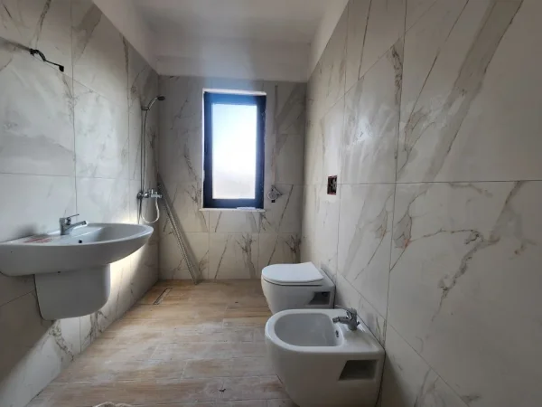 Tirane, jap me qera apartament 1+1+Ballkon Kati 4, 53 m² 500 € (Rruga Dervish Hatixhe)