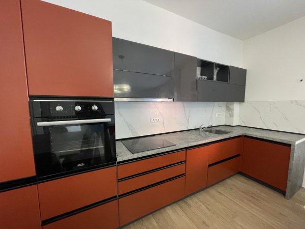 Tirane, jepet me qera apartament 1+1+Ballkon Kati 2, 65 m² 550 € (Petro Nini)