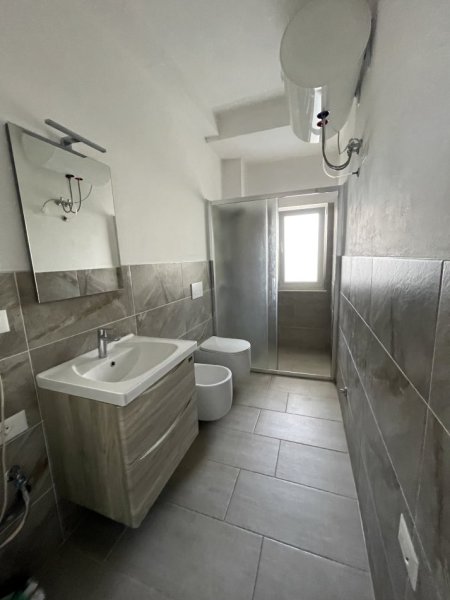 Tirane, jepet me qera apartament 1+1+Ballkon Kati 2, 65 m² 550 € (Petro Nini)