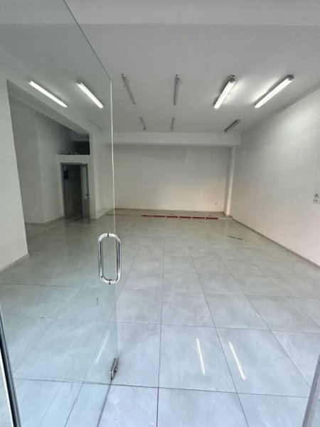 Vlore, jepet me qera ambjent biznesi Kati 0, 75 m² 70.000 lek neto (Rruga Transballkanike)