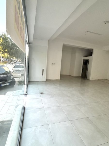 Vlore, jepet me qera ambjent biznesi Kati 0, 75 m² 70.000 lek neto (Rruga Transballkanike)